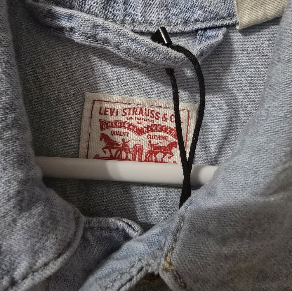 NWT Levi's Short-Sleeve Heritage Romper, Light Wash Denim, Relaxed, Sz Large. - Picture 12 of 16